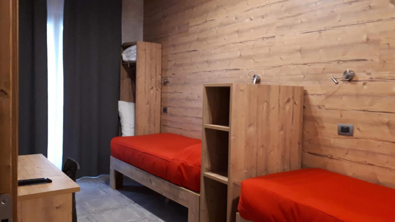 Hotel Bed & Rooms , Corte Rossa -1 Min Walk To Bernina Express Tirano Eksteriør billede