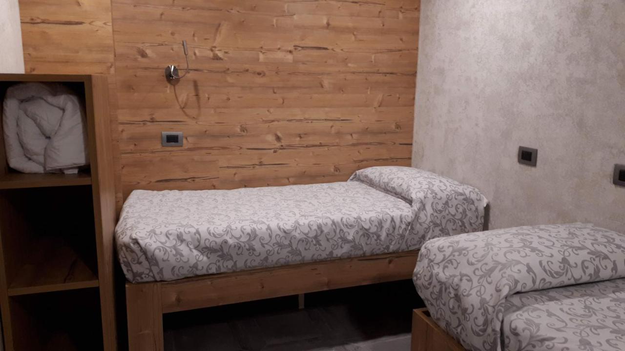 Hotel Bed & Rooms , Corte Rossa -1 Min Walk To Bernina Express Tirano Eksteriør billede