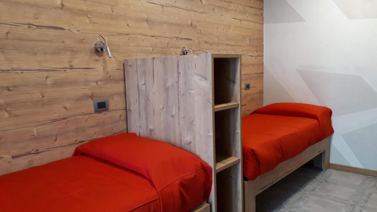 Hotel Bed & Rooms , Corte Rossa -1 Min Walk To Bernina Express Tirano Eksteriør billede