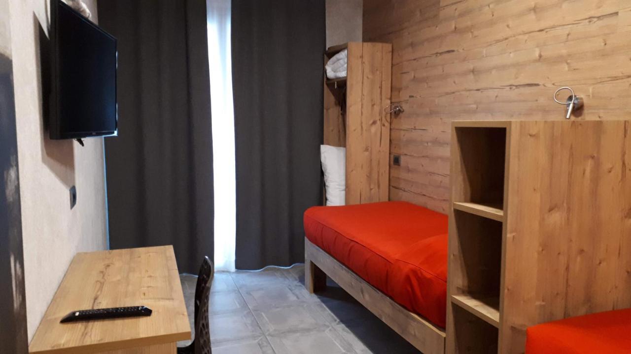 Hotel Bed & Rooms , Corte Rossa -1 Min Walk To Bernina Express Tirano Eksteriør billede