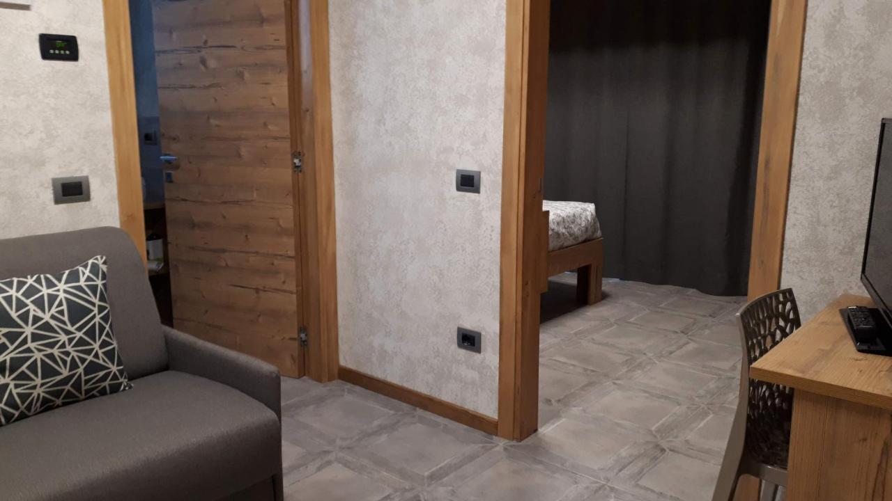 Hotel Bed & Rooms , Corte Rossa -1 Min Walk To Bernina Express Tirano Eksteriør billede