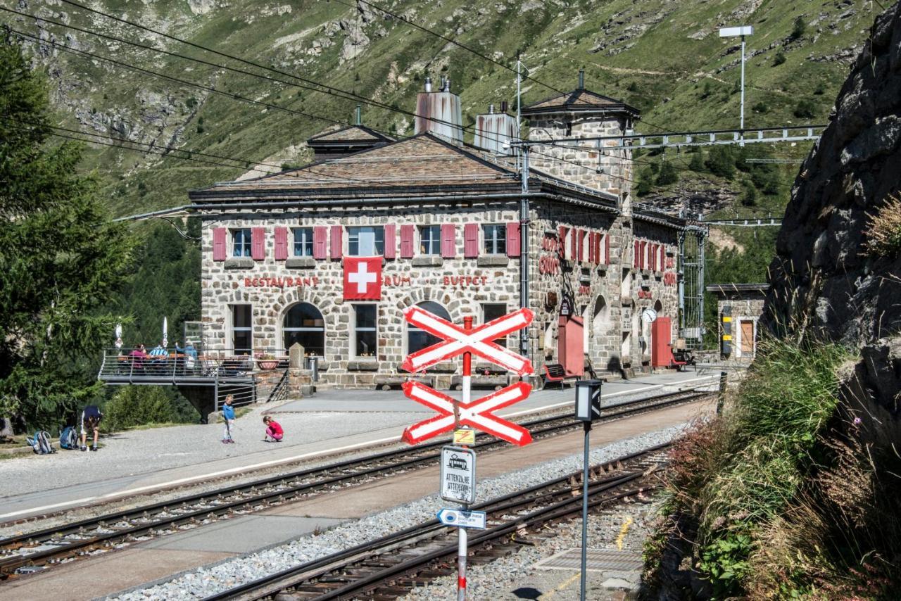 Hotel Bed & Rooms , Corte Rossa -1 Min Walk To Bernina Express Tirano Eksteriør billede