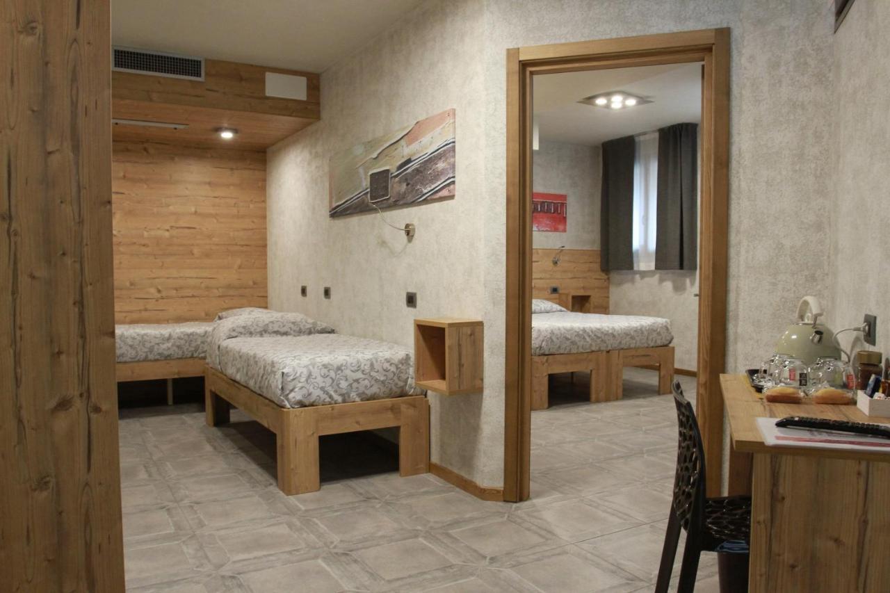 Hotel Bed & Rooms , Corte Rossa -1 Min Walk To Bernina Express Tirano Eksteriør billede