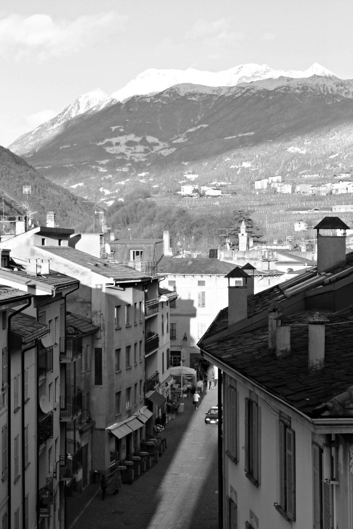Hotel Bed & Rooms , Corte Rossa -1 Min Walk To Bernina Express Tirano Eksteriør billede