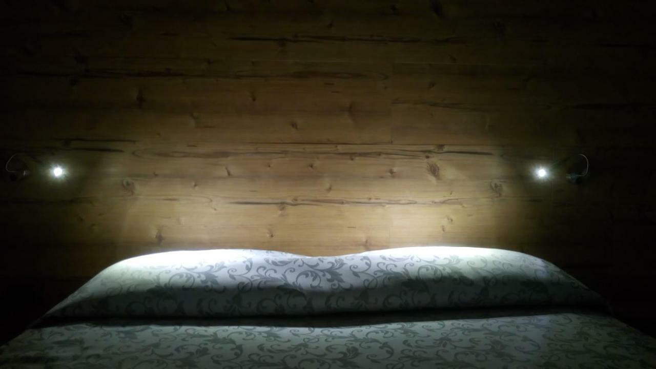 Hotel Bed & Rooms , Corte Rossa -1 Min Walk To Bernina Express Tirano Eksteriør billede